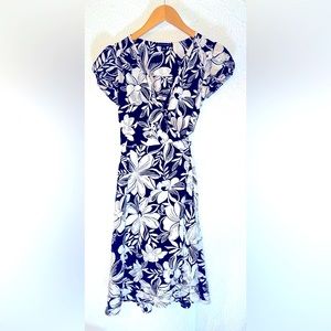 ✨5/$20 BANANA REPUBLIC WRAP DRESS SIZE0✨
